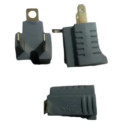 ENCHUFE TRIPLE GRIS 50 PCS
